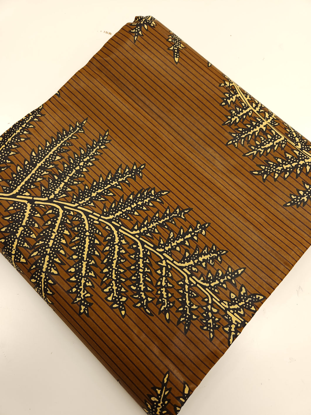 Brown leaf print